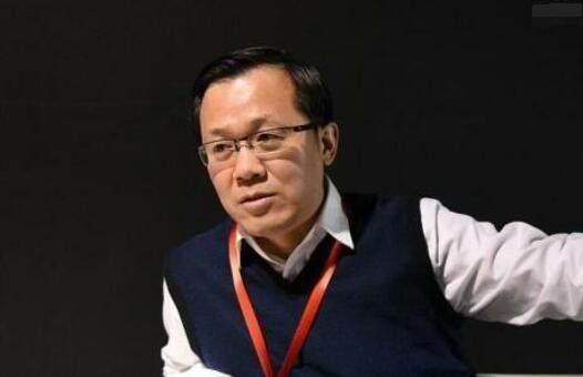 卓伟发文爆出了成龙也不敢说的猛料，网友：注意安全！