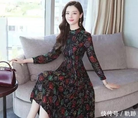 『大方』2020早春流行的“碎花裙”,洋气减龄,大方耐看