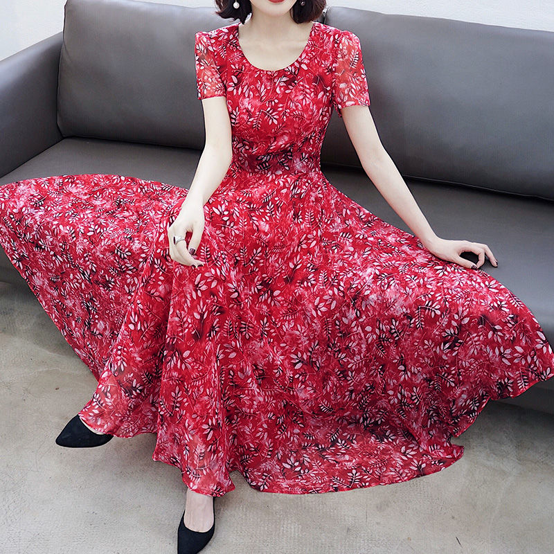 去了趟日本，发现没人穿泳衣，漂亮女人都穿“沙滩裙，性感又迷人