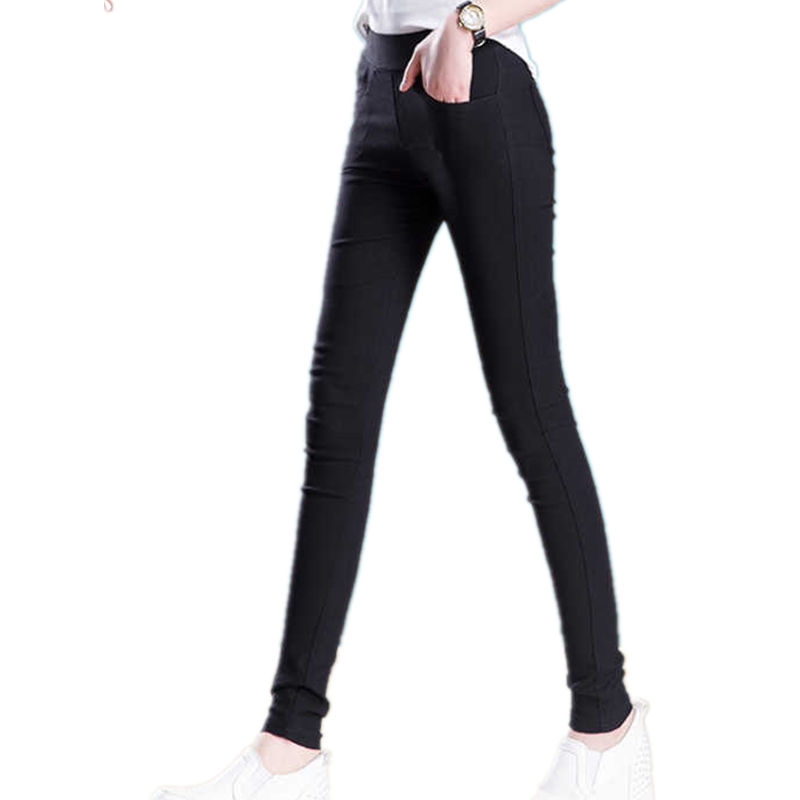 美女们入秋穿这女裤，百搭洋气又好看，“酷”到不行