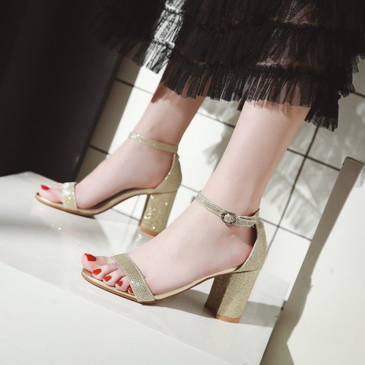 舒适的气质高跟鞋，四季可穿，给你甜美的夏日风情