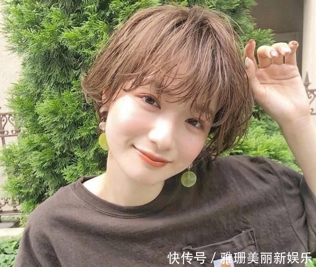 『短发』整容级剪发日本大热,耳下2公分短发适合脸型、造型变化一篇总结