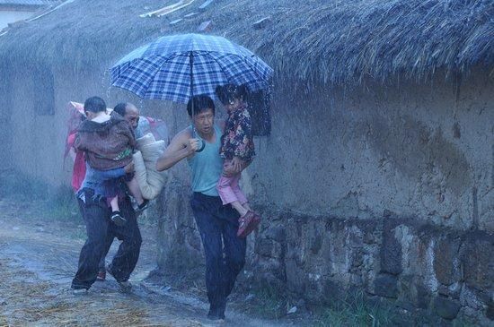 国家再出手,18年基层村干部的工资要提高了,竟