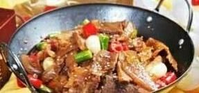  『青蒜』美食精选：烧香菇，新派荷叶盐焗鸡，干锅牛肉，青蒜胡萝卜炒鸭血