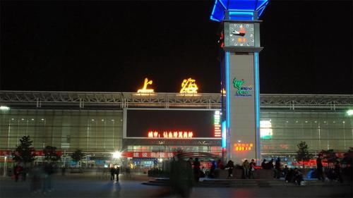 为什么大多数火车站都以市命名，而机场却用村镇命名？原因很简单