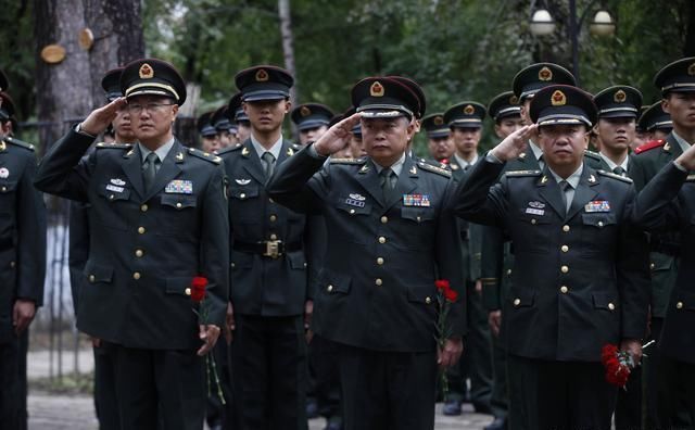 提升退役军人优抚待遇应该优先于挂光荣牌