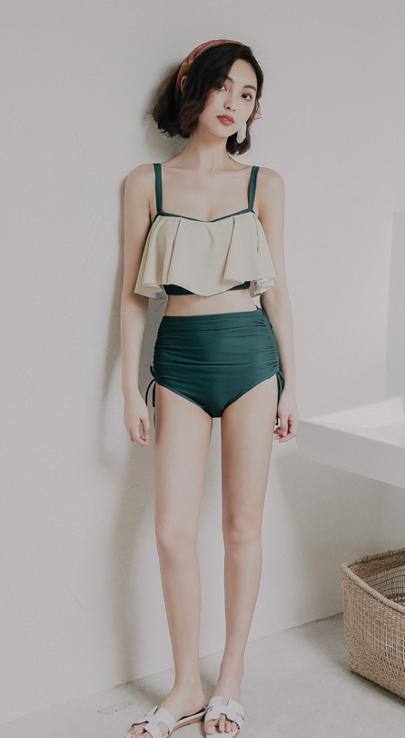 时尚穿搭泳衣小姐姐清新的度假风情扑面而来，简直太好看！