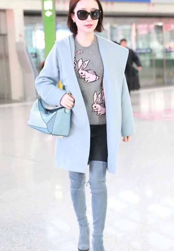 舒畅直接把打底裤穿在外面, 鞋子再长都还是遮不住, 土得像阿姨!