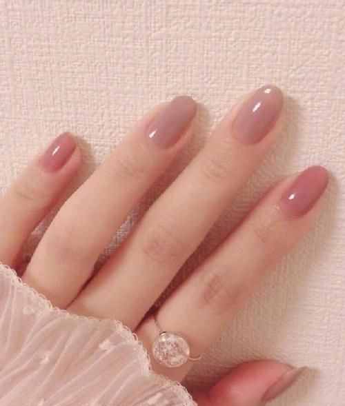  『身上的穿搭』玻璃风美甲算啥？拜年就该用“琥珀美甲”，亲戚见了都夸潮