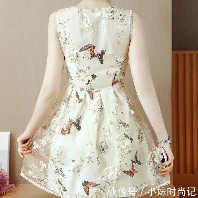  碎花■肤色暗黄的MM别担心，这10款碎花连衣裙，穿上优雅显白又减龄