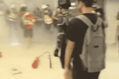 安排免费专列“护送”黑衣暴徒离开 港铁回应