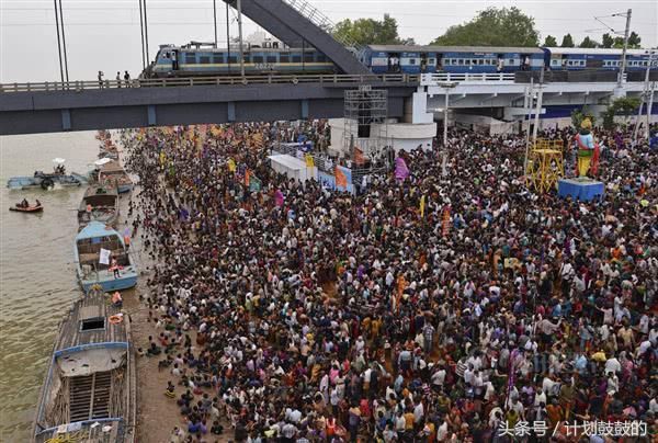 导游再三告诫，走在印度街头，一定要小心主动靠近印度女人的搭讪