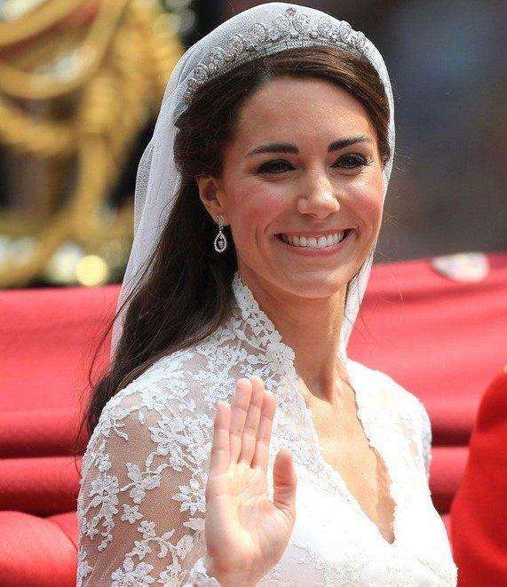 英国王妃戴王冠: 梅根美过了凯特, 卡米拉真的没法与戴安娜相比!