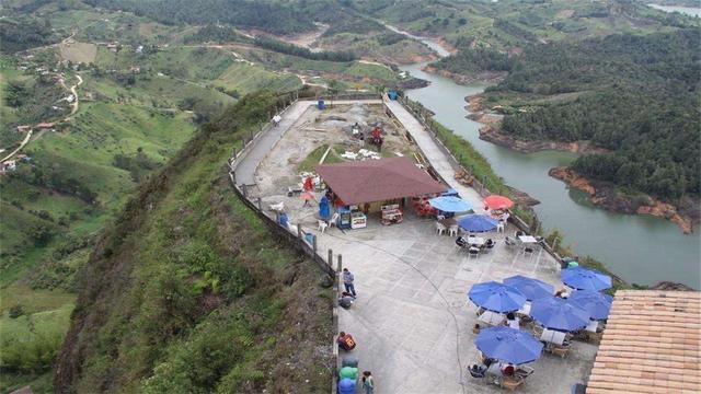 世界上最“难回”的家：建在60层楼高的岩石上，且只有楼梯能走