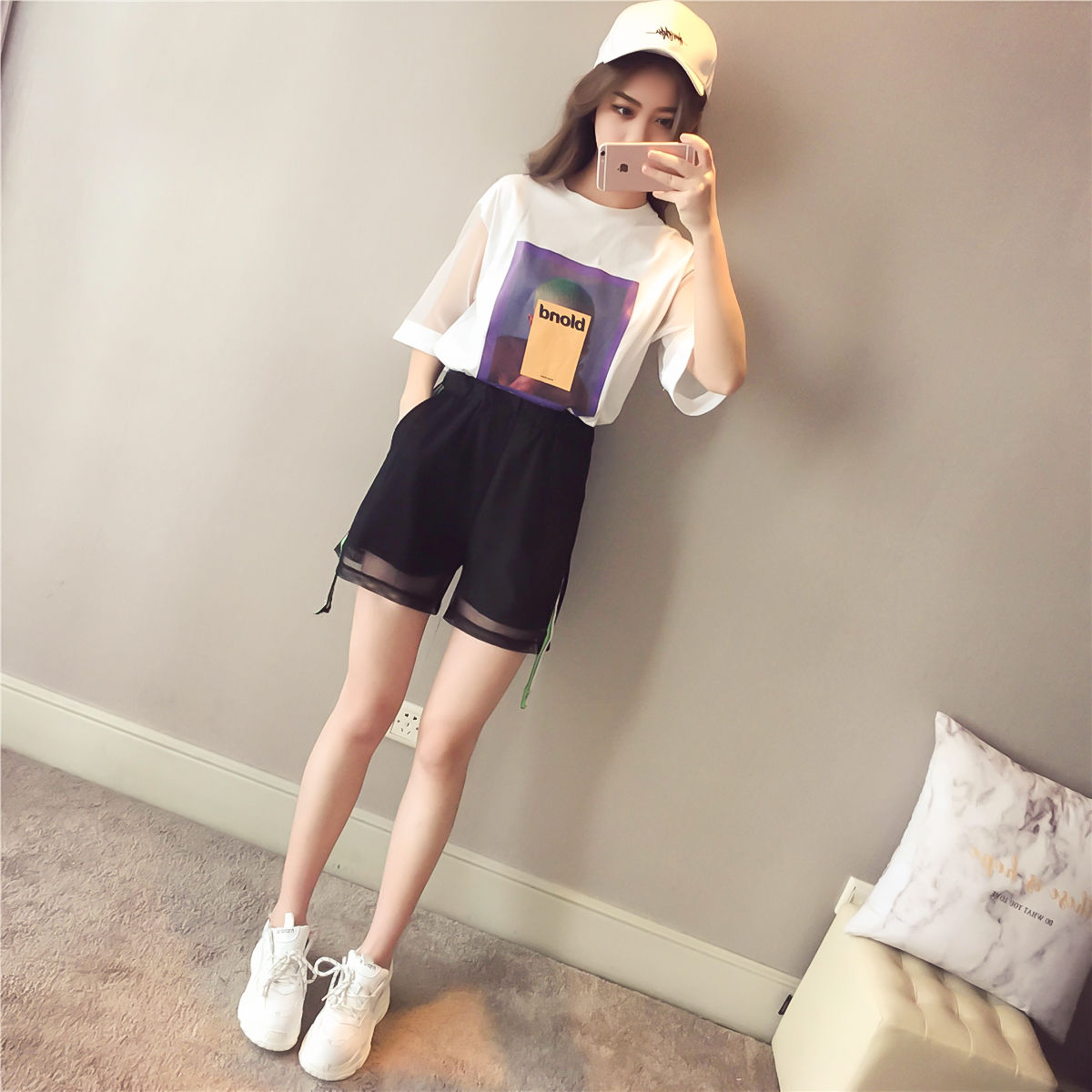 老婆身高152，从不穿高跟鞋，短款套装+小白鞋，洋气显高挑