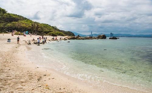 三亚摄氏30度以上，游客却纷纷前去避暑