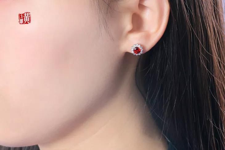 杨紫与朴信惠同框比美!一直被指颜值不高的她，这次靠珠宝逆袭?