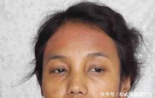 三十多年没有化过妆的清洁工，第一次化妆把自己看哭了