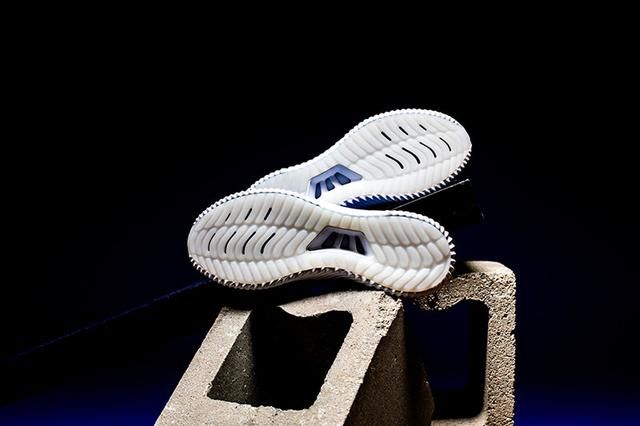 高颜值+高性能!这双新品深受球鞋老司机钟爱!