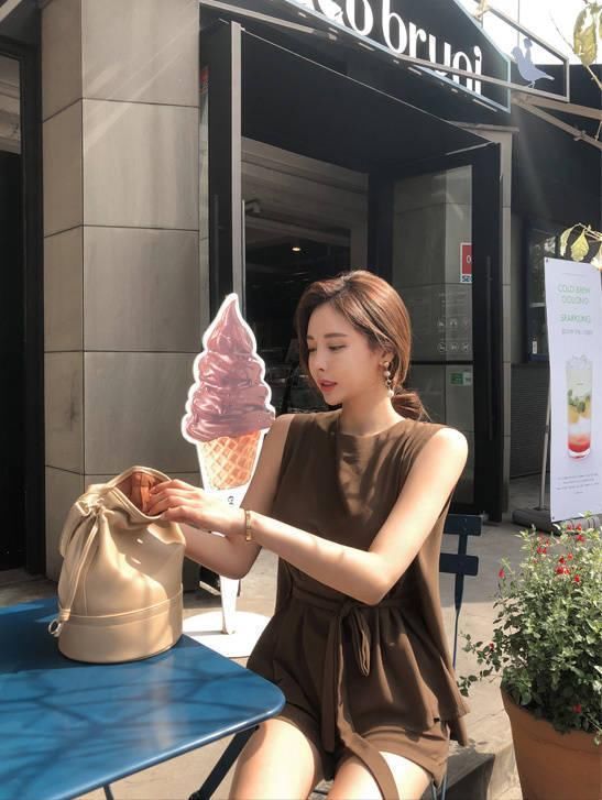 街头 超漂亮长腿美女，完美身材!