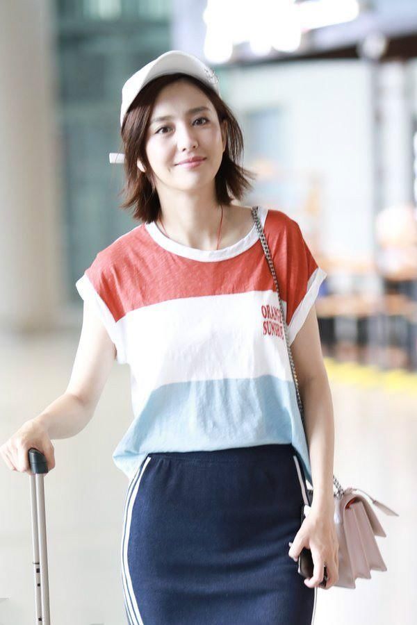 佟丽娅素面朝天，网友：哪里像生过娃？