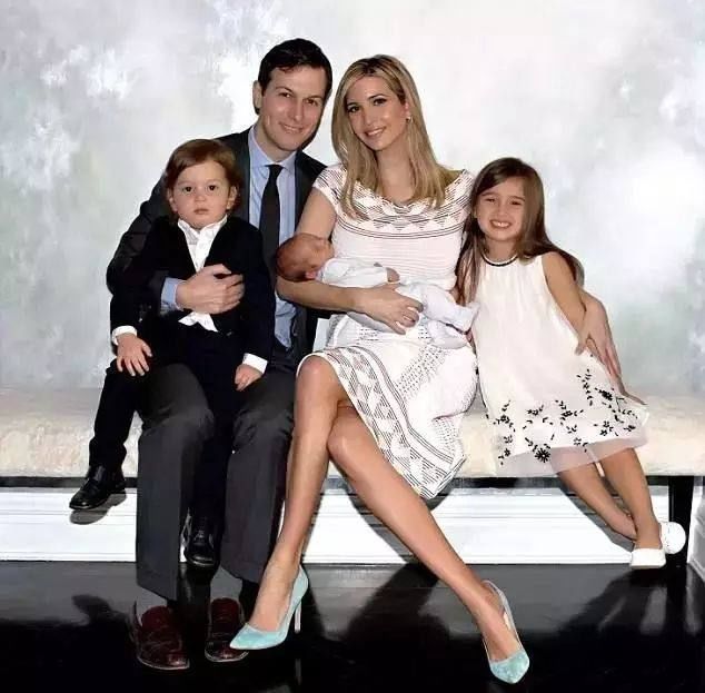 38岁伊万卡穿裙子:前三张双腿白皙细长，最后一张姿势太迷人!