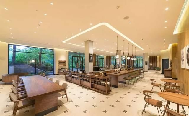 星巴克爆改百年老建筑，将闲置“废楼”改出王炸！网友：别卖咖啡