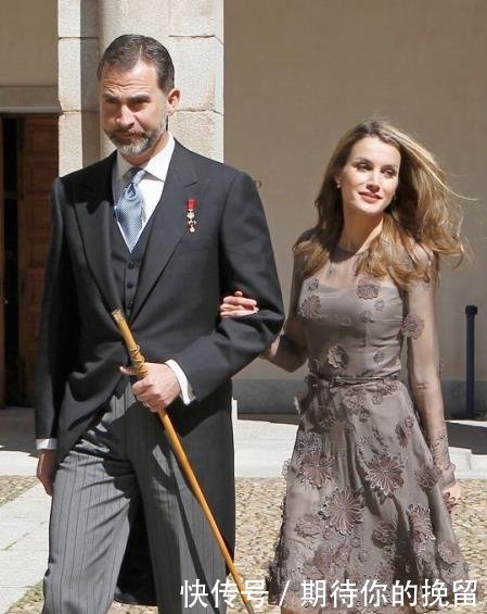 西班牙王后换了个发型，年轻了10岁，这一点凯特王妃都做不到