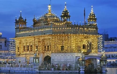 一座750公斤黄金打造的金庙,不但免费参观,还可以免费吃饭!