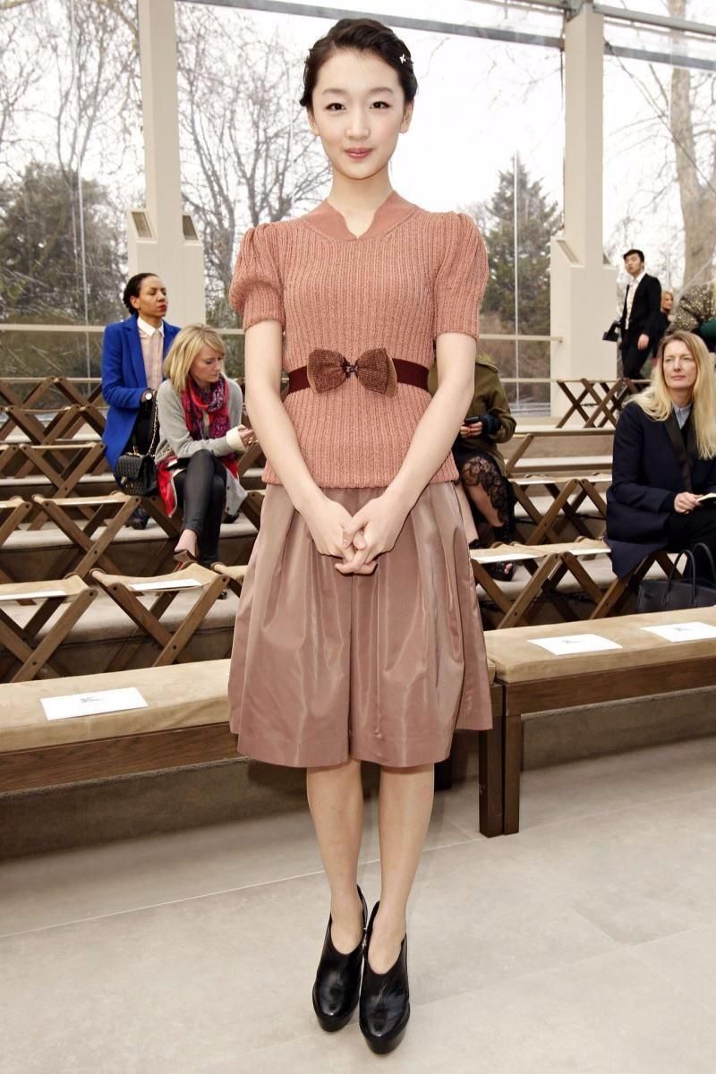 周冬雨的造型师是真的选对了，很会扬长避短，以前打扮是惨不忍睹