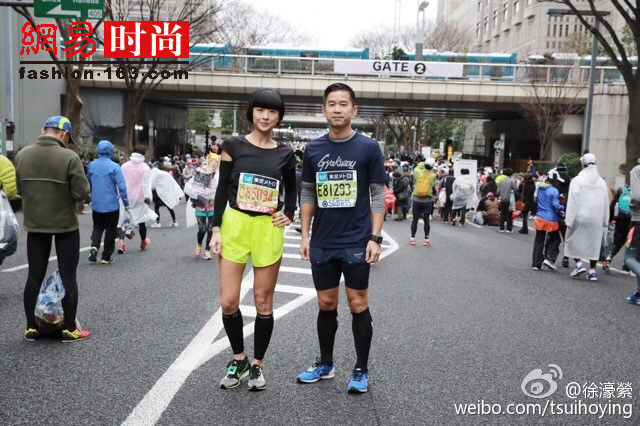 徐濠萦进入了时尚黑洞 黑色露肩裙似女巫