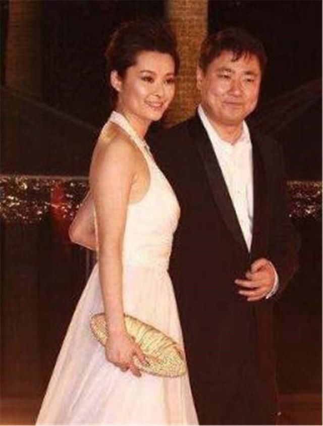 黄毅清深夜又发文,放出猛料,爆出这位女明星精神早就出了问题!