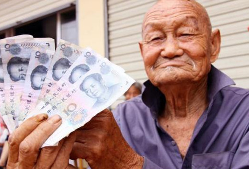 农民养老金该不该上涨？专家的建议，说到了农民心坎上