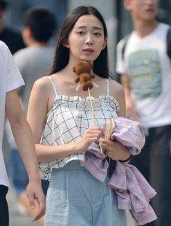 街拍: 图7, 图4都让我感觉到了这个夏天该有的模样