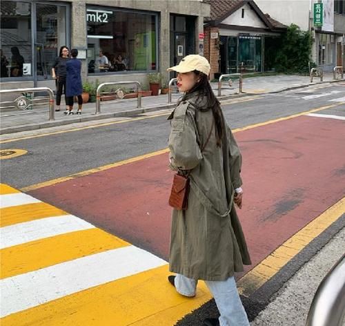  紧身牛仔裤：今年流行oversize风衣，搭配这5款牛仔裤，让你穿出高级感！