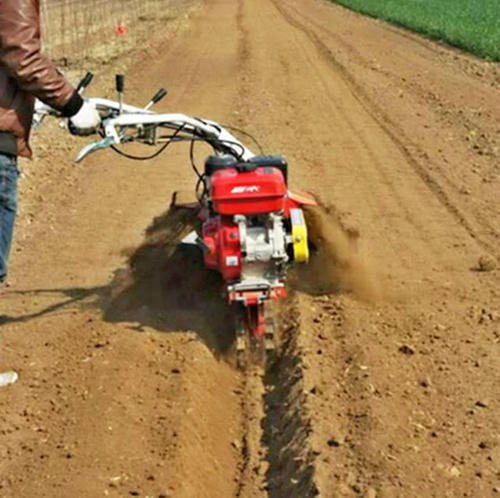 印度小伙制造手推式耕地机,一天耕地10亩,成本只需要200元