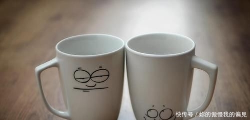「提醒」两根旧牙刷绑一起,解决了不少人困扰的难题,抓紧提醒家人还不迟