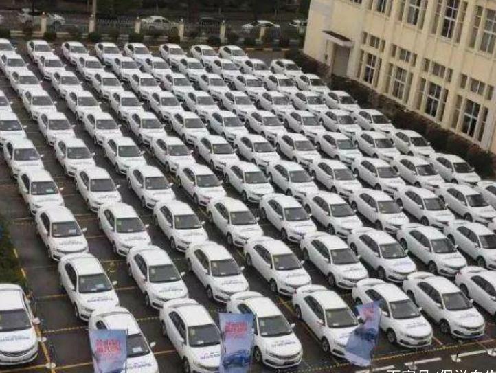 浙江老板买百辆吉利远景，送给员工一人一辆，员工：我可不要！