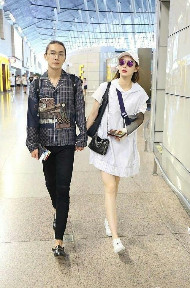 李承铉的穿衣技术就是撩妹神器，这衣服穿的满满都是对妻女的爱！