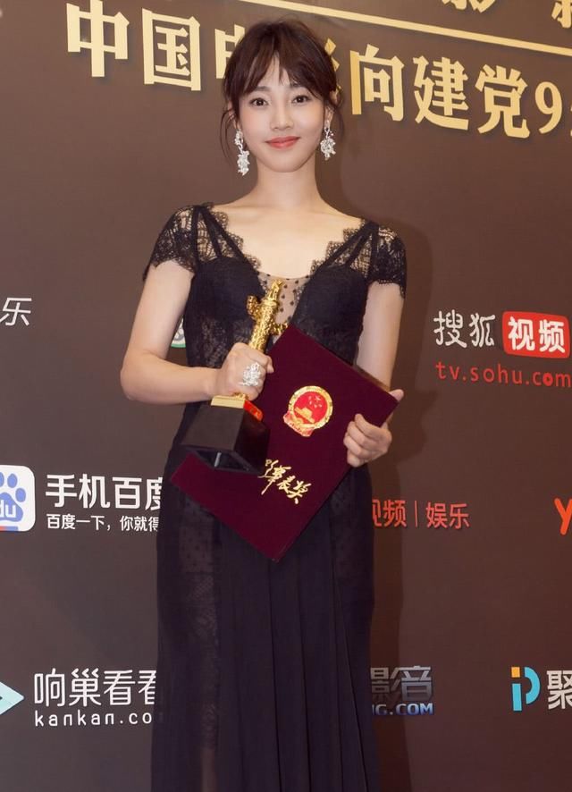 白百何穿蕾丝裙玩性感，却被吐槽“没有腰”网友：这就尴尬了！