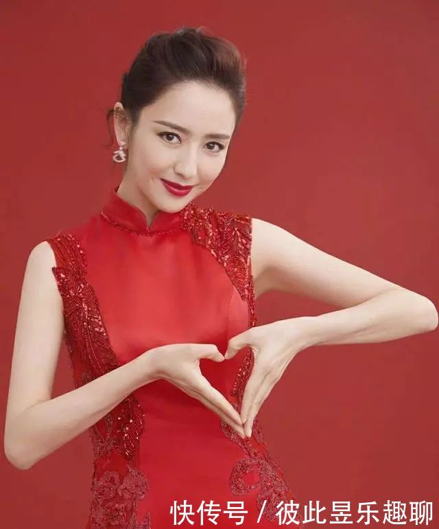  [春晚]何炅问佟丽娅 找你主持节目多少钱 佟丽娅的回复笑翻全场