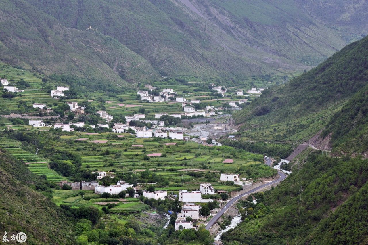 18秋 香格里拉到亚丁驱车三百来公里九小时沿途风景不错