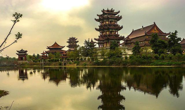 亚洲最大的寺庙就在我国 门票仅有40元 却可以逛上一整天