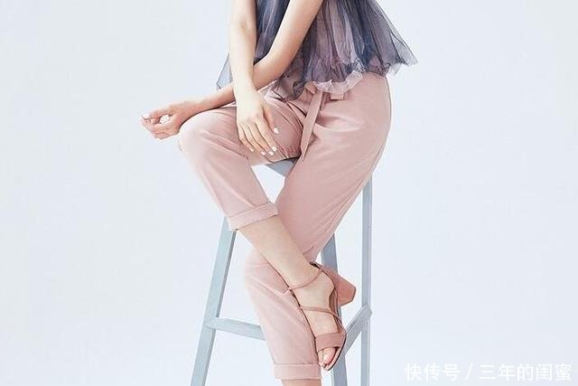 一双凉鞋来拯救你的双脚，夏天充满青春的浪漫气息