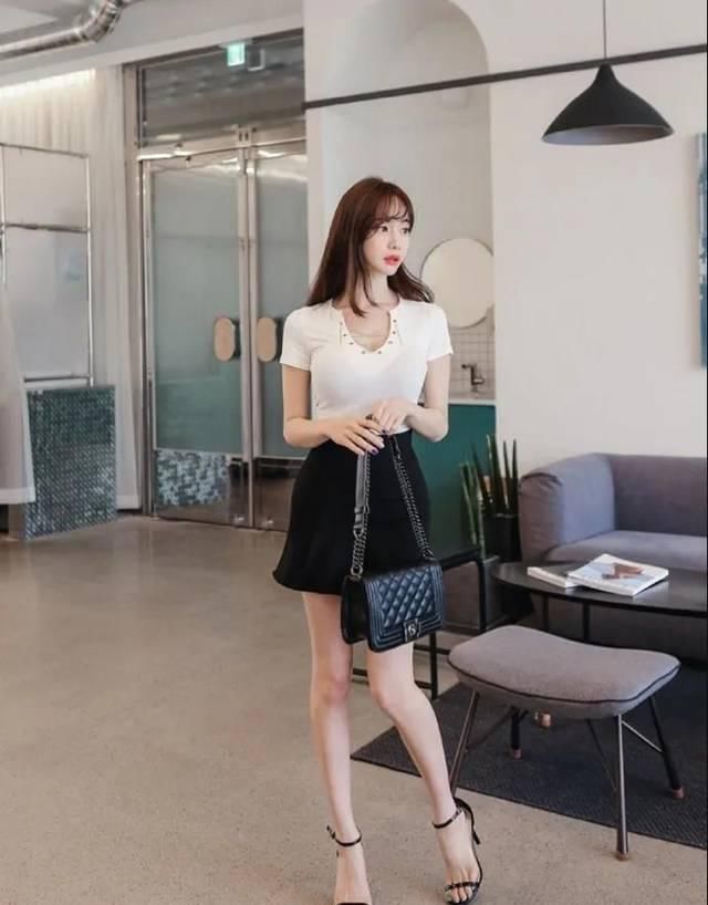  款式■都市女性搭配高跟鞋，让时尚变得更加的简单