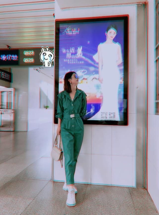 赵丽颖太拼了！腰这么细还把裤头勒那么紧，网友：知道你腰细了哇