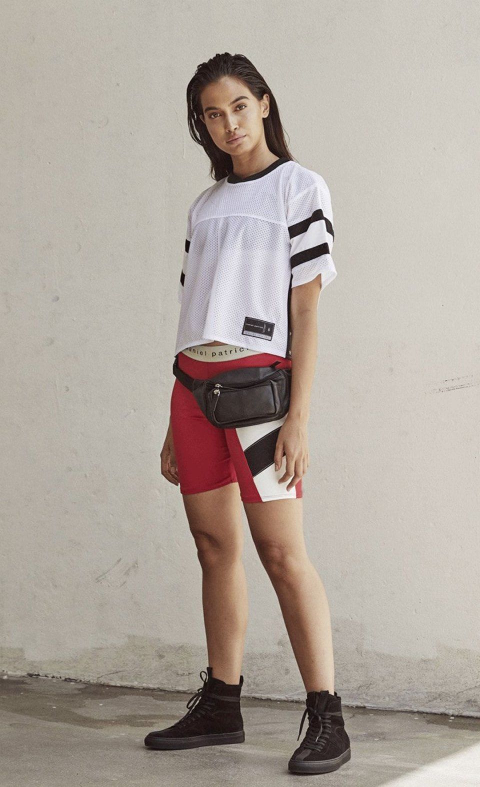 什么世道丨现在最尖端的时髦单品是……健美短裤?