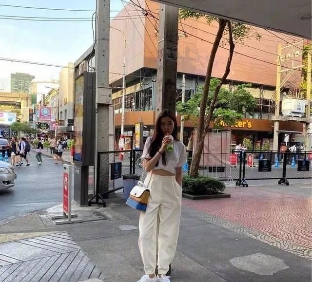  潮流：真香了 我已经被那条“丑牛仔裤子”时尚潮流暴击伤害！