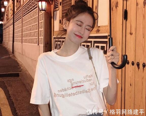 『减龄』四五十岁的妈妈们别再穿连衣裙了,太土气,这几款运动装才减龄