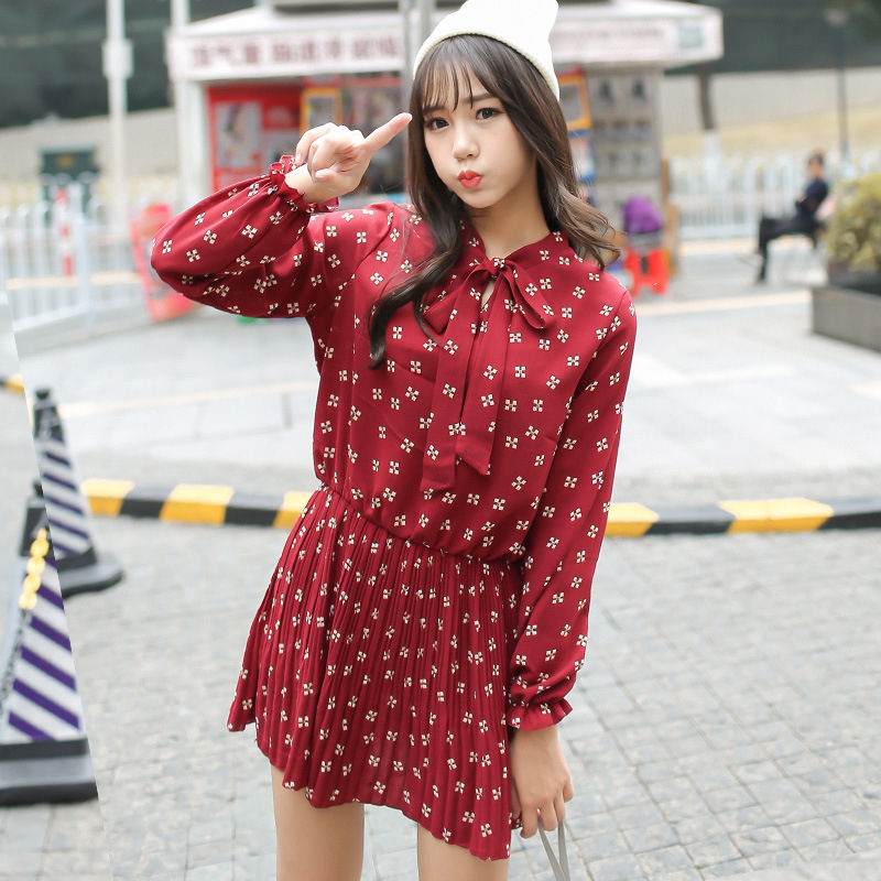 天气越来越热，还在为了穿牛仔裤而烦恼?试试这样穿，想不美?难